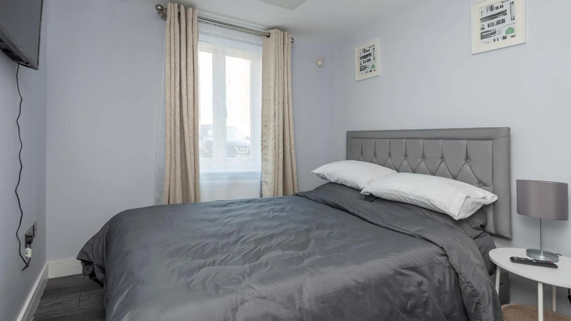 Stylish Elegant New Flat 5 Min From Elizabeth Line Lejlighed London