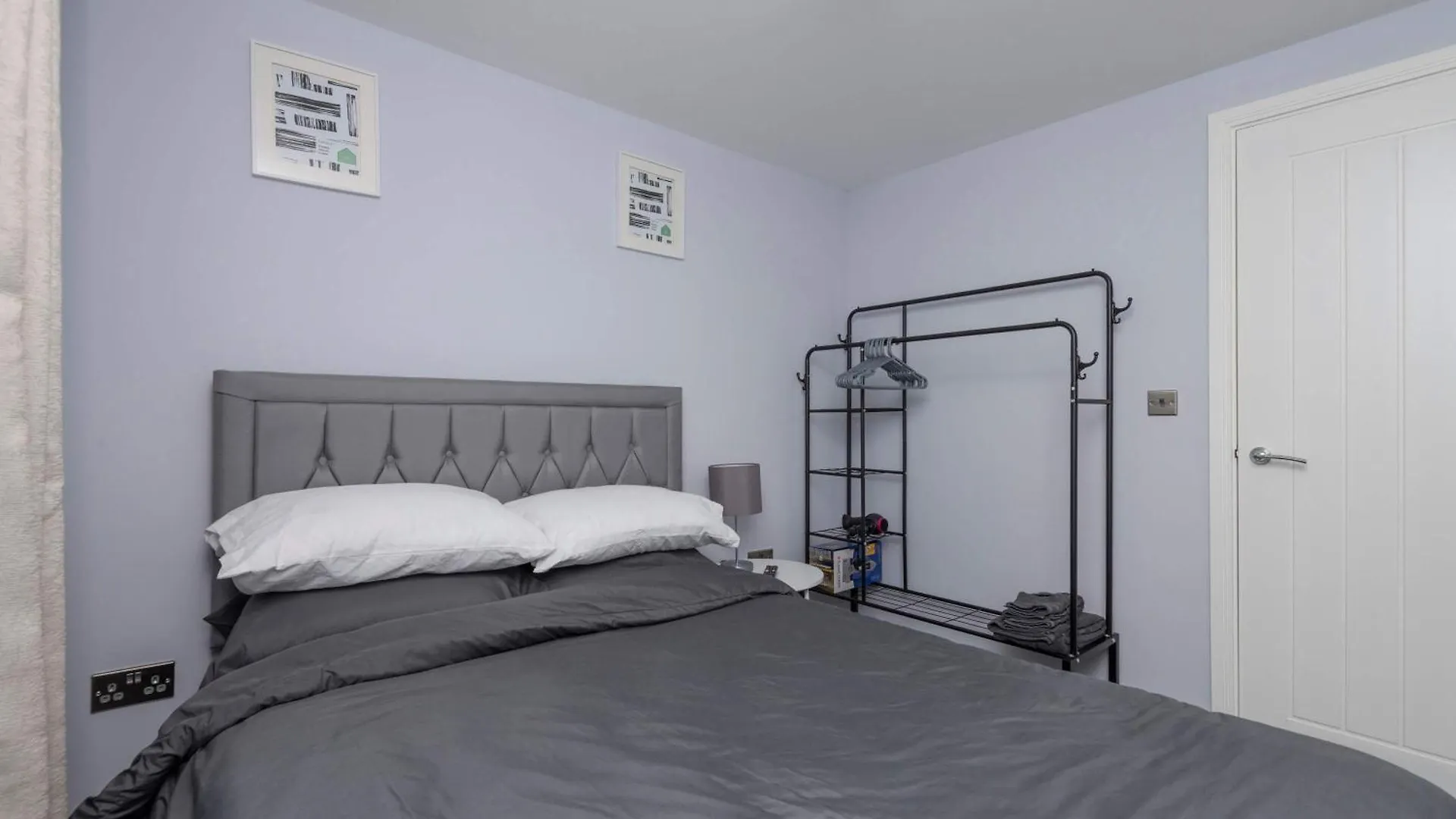 Stylish Elegant New Flat 5 Min From Elizabeth Line Lejlighed London