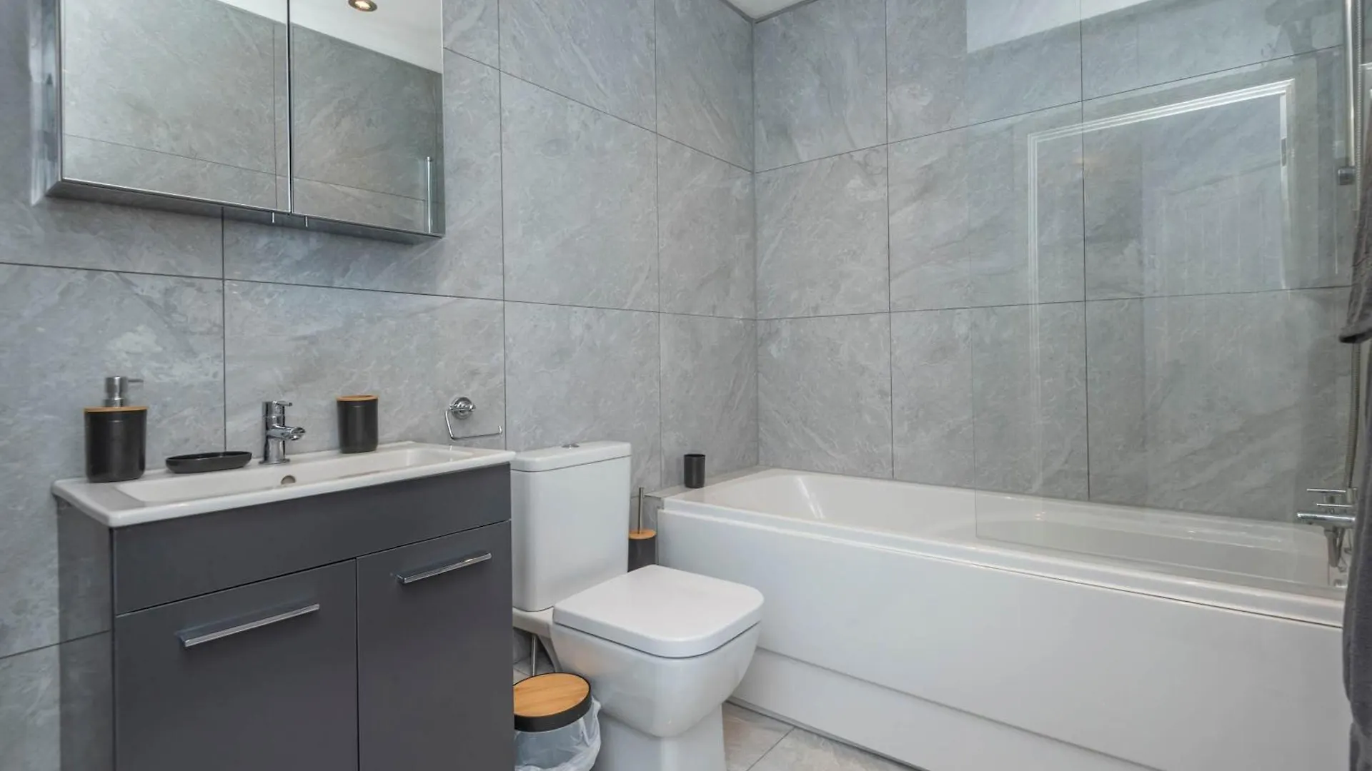 Stylish Elegant New Flat 5 Min From Elizabeth Line Lejlighed London Storbritannien