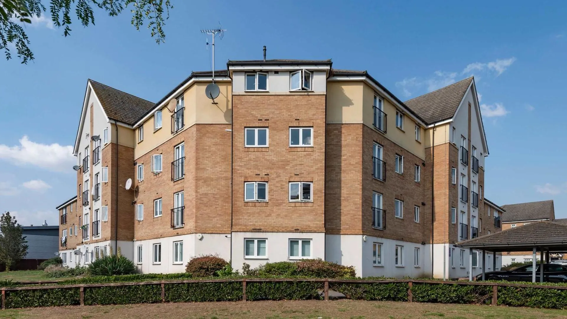 Stylish Elegant New Flat 5 Min From Elizabeth Line Lejlighed London