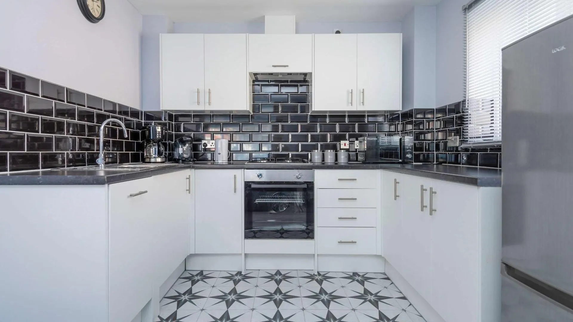 Stylish Elegant New Flat 5 Min From Elizabeth Line Lejlighed London Storbritannien